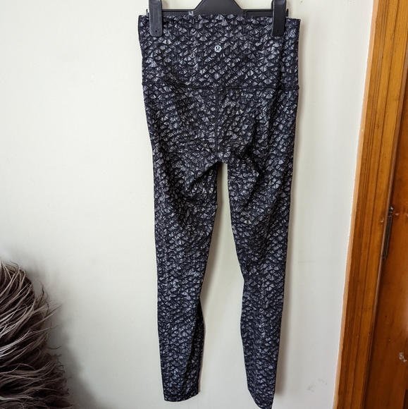 Lululemon Feather Print 28' Leggings - Picture 6 of 10